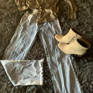 Light Wash Frayed Wide Leg Jeans